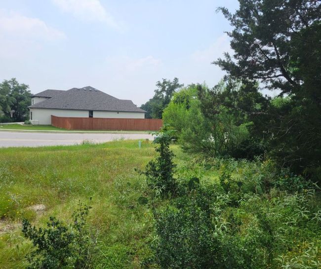 Lot view to the side neighbor | Image 13