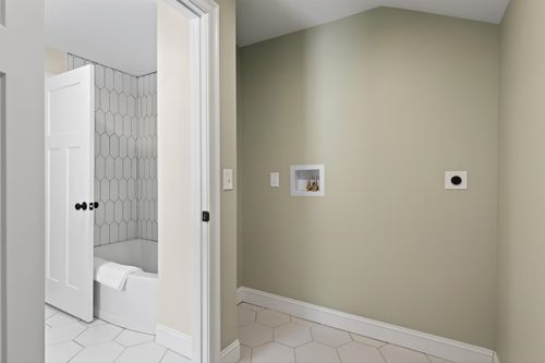 33 Mccrillis Rd, Nottingham, NH, 03290-5203 | Card Image