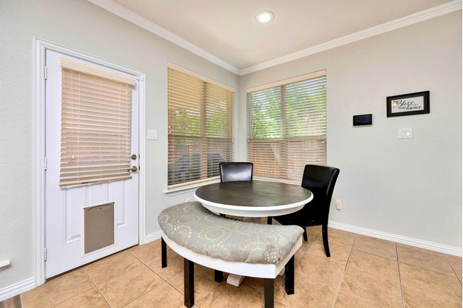 Eat-In Nook is the perfect size for daily meals | Image 18
