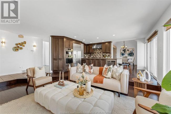 4520 Centre Lake Dr, House other with 5 bedrooms, 4 bathrooms and null parking in Windsor ON | Image 10