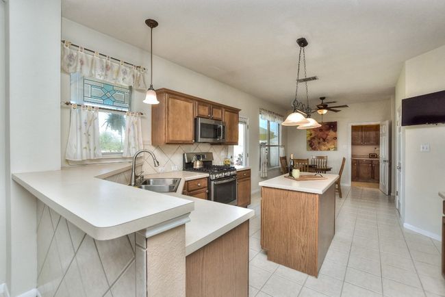 Kitchen | Image 13