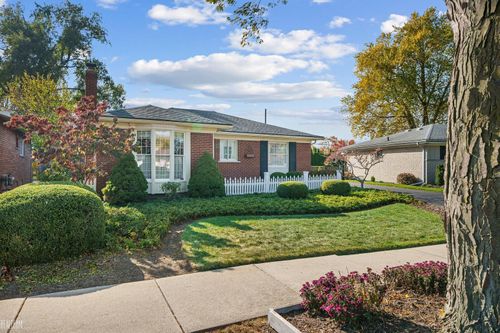 23118 Westbury St, Saint Clair Shores, MI, 48080-2535 | Card Image