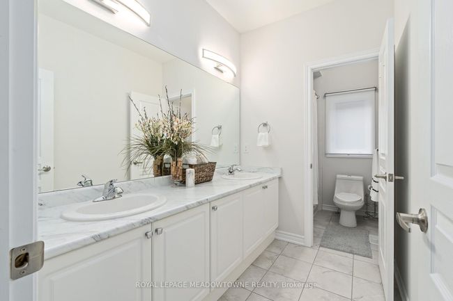 121 Upper Canada Crt, House other with 4 bedrooms, 4 bathrooms and 4 parking in Georgetown ON | Image 42