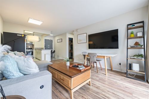 710-2465 Prince Edward St, Honolulu, HI, 96815-4817 | Card Image