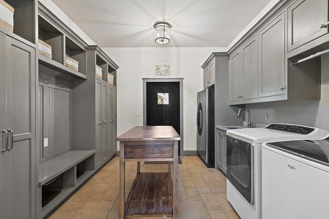 Large laundry room | Image 41