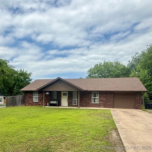 420 Jackson St, Fort Gibson, OK, 74434-8631 | Card Image