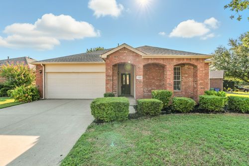 1100 Pine Ridge Rd, Roanoke, TX, 76262-6438 | Card Image