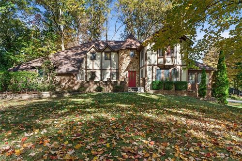 1585 Kent St, Kent, OH, 44240-2965 | Card Image