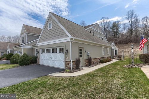 1045 English Drive, LEBANON, PA, 17042 | Card Image