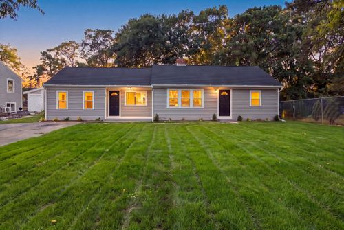 43 Quaker Rd, Hyannis, MA, 02601-2728 | Card Image