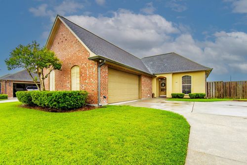 161 Lake Accardo Ave, Thibodaux, LA, 70301-1625 | Card Image