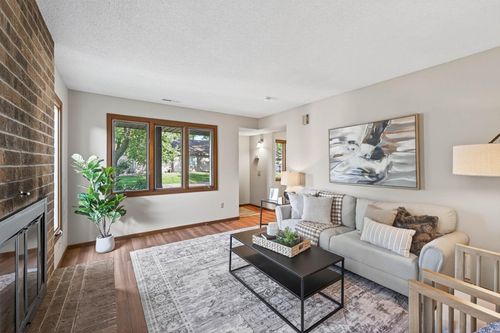 2473 Wimbledon Bay, Woodbury, MN, 55125-3562 | Card Image