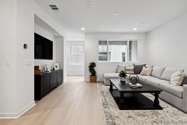 2581 Broom Ln, Townhouse with 4 bedrooms, 4 bathrooms and 2 parking in Carlsbad CA | Image 13