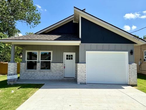 3203 Poplar St, Greenville, TX, 75402-6647 | Card Image