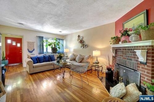 280 Knickerbocker Rd, Closter, NJ, 07624-2422 | Card Image