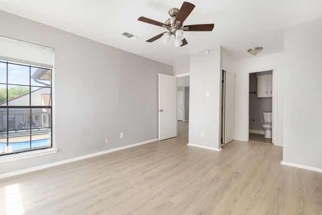Large bedroom with ensuite | Image 16