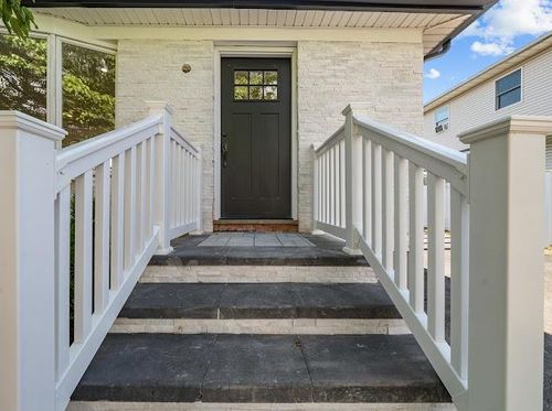 9 Grayston St, Westbury, NY, 11590-4713 | Card Image