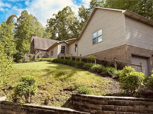 1012 Ridgeview Dr, Big Stone Gap, VA, 24219-3370 | Card Image