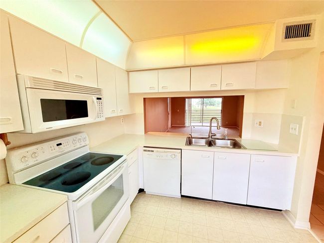 APT-206 - 2524 Nw 104 Th Ave, Condo with 2 bedrooms, 2 bathrooms and null parking in Sunrise FL | Image 5