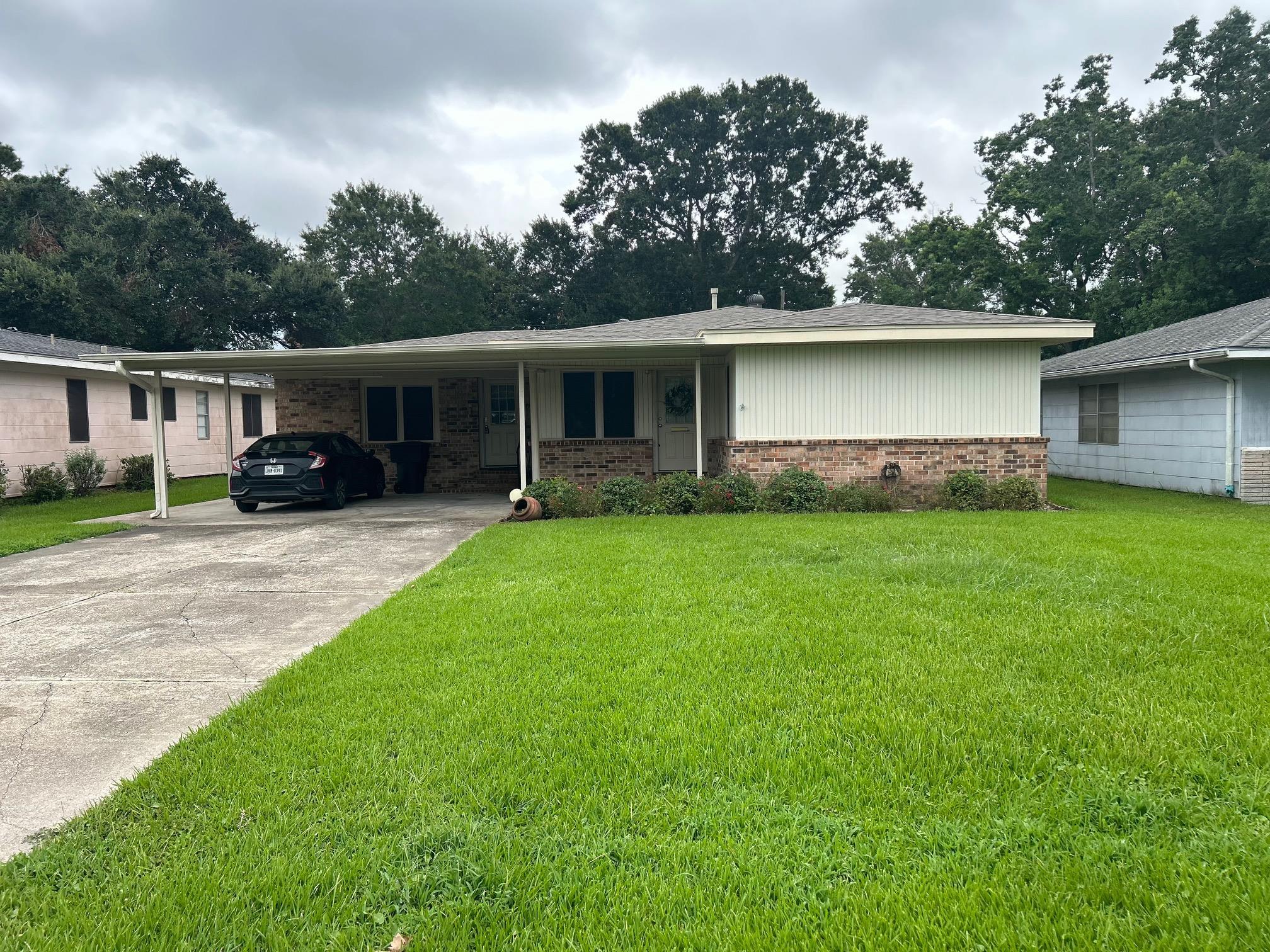 Avenue B , Nederland, TX 77627