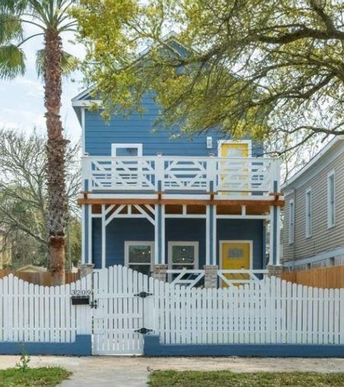 3209 Avenue N, Galveston, TX, 77550-4366 | Card Image