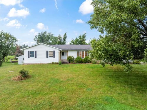 3076 Brittany Cir, Cedar Rapids, IA, 52411-9506 | Card Image