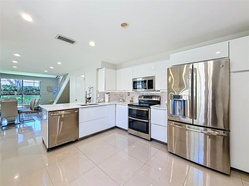 952 Sevilla Cir, Weston, FL, 33326 | Card Image