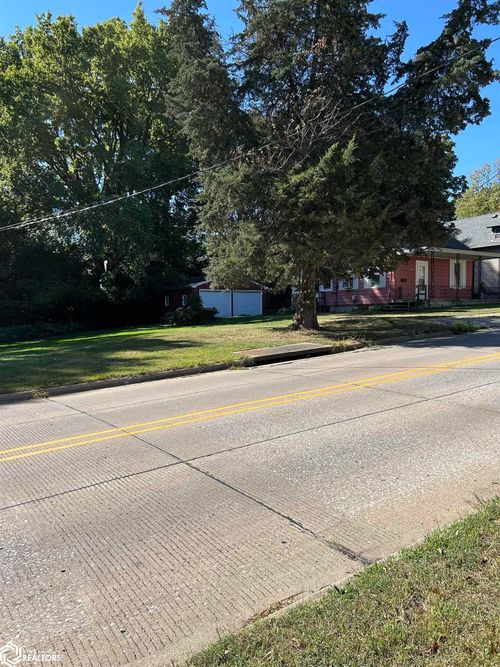 1137 Corse St, Burlington, IA, 52601-4510 | Card Image