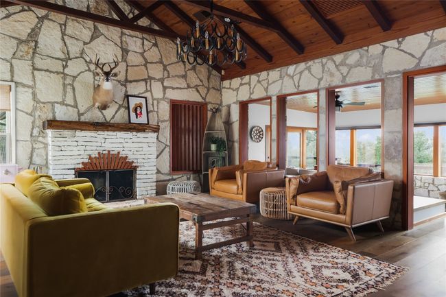 19745 Lakehurst Loop, House other with 2 bedrooms, 2 bathrooms and null parking in Spicewood TX | Image 8