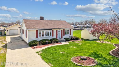 7811 Alexandria Dr, Ira, MI, 48023-2900 | Card Image