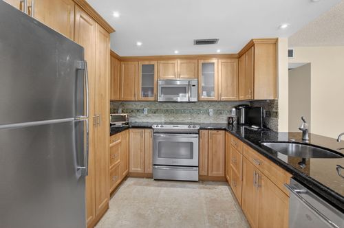 b-1027 Yarmouth Drive, Boca Raton, FL, 33434 | Card Image