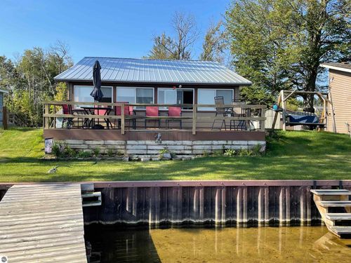 8458 Grace St, Hale, MI, 48739-8759 | Card Image