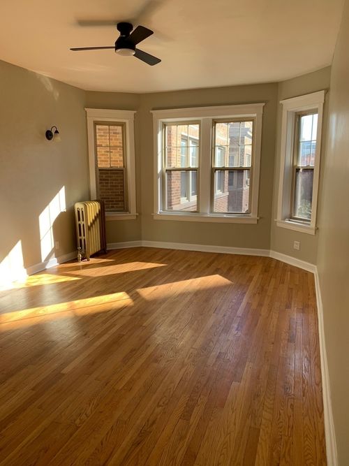 3e-832.5 W Sunnyside Ave, Chicago, IL, 60640 | Card Image