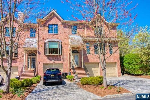 4 Stonebrook Ct, Harrington Park, NJ, 07640-1600 | Card Image