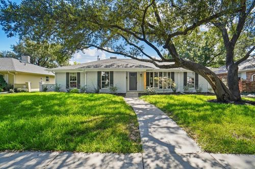 9332 Loma Vista Dr, Dallas, TX, 75243-7412 | Card Image