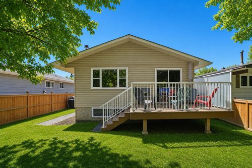 3056 32a St Se, Calgary, AB, T2B0T3 | Card Image