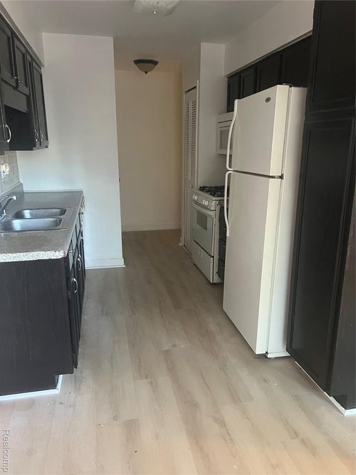 39514 Old Dominion Dr, Clinton Township, MI, 48038-2648 | Card Image