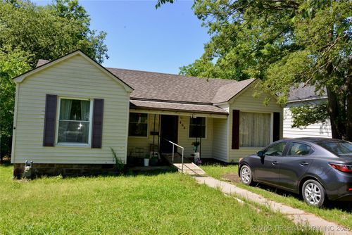 805 W Cummings St, Henryetta, OK, 74437-2831 | Card Image
