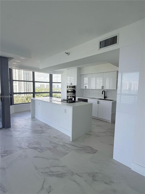 1005-19101 Mystic Pointe Dr, Aventura, FL, 33180-4516 | Card Image
