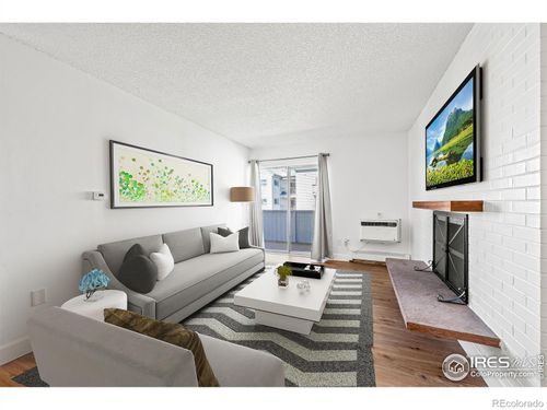 apt-4j-4110 Hale Pkwy, Denver, CO, 80220-3762 | Card Image