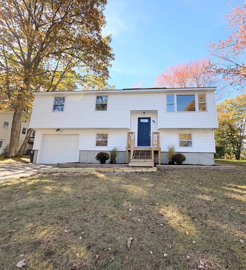 42 Woodfield St, Nashua, NH, 03062-2056 | Card Image