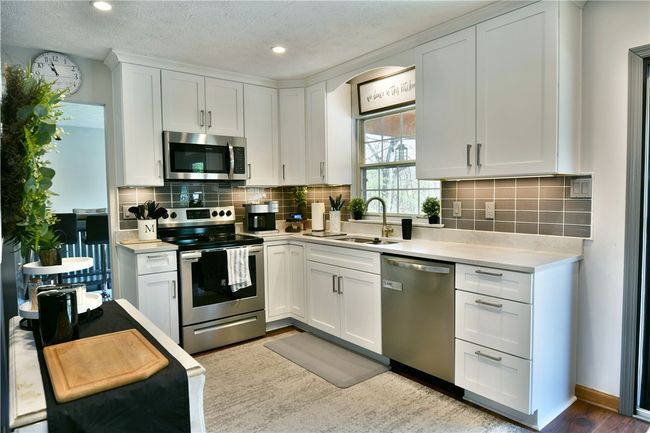 290 Shady Glen Dr, House other with 3 bedrooms, 2 bathrooms and null parking in Coraopolis PA | Image 20