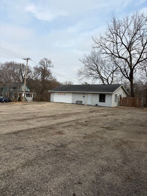 902 Kishwaukee St, Rockford, IL, 61104-4613 | Card Image