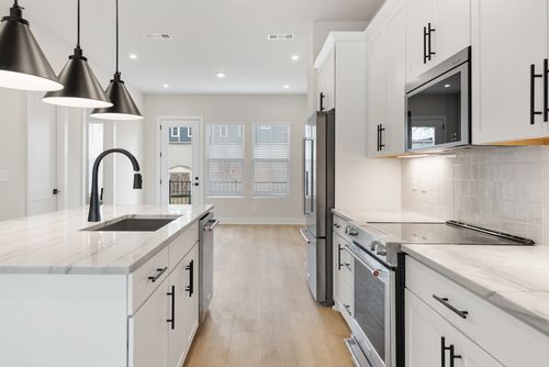 714 41st Ave N, Nashville, TN, 37209-2481 | Card Image