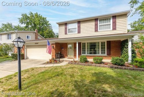 14147 Barbara St, Livonia, MI, 48154-5329 | Card Image