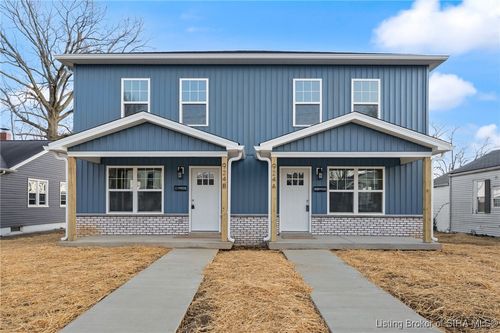 924 E Chestnut St, Jeffersonville, IN, 47130-4302 | Card Image