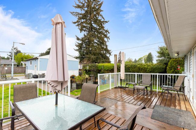 22128 119 Avenue, House other with 3 bedrooms, 1 bathrooms and null parking in Maple Ridge BC | Image 12