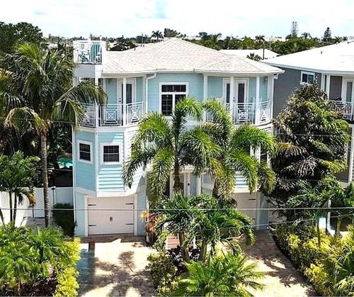 130 50th St, HOLMES BEACH, FL, 34217-1822 | Card Image