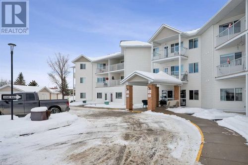 3 Parklane Way, Strathmore, AB, T1P1N6 | Card Image