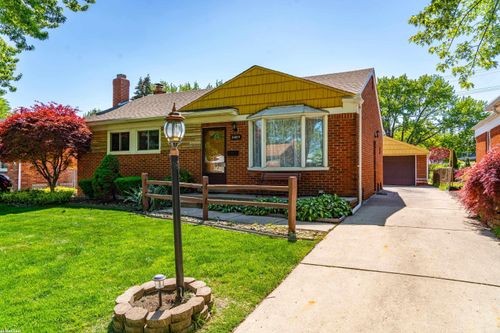 24815 Beck Ave, Eastpointe, MI, 48021-1499 | Card Image